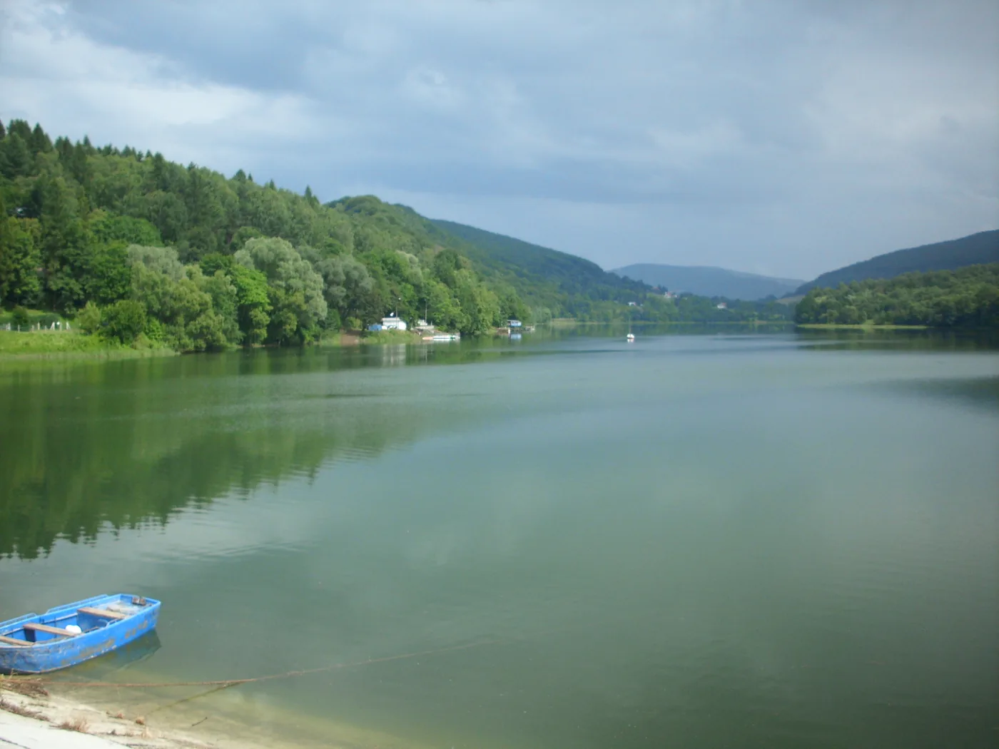 Jezioro Myczkowskie — okolica Bukowca w Bieszczadach