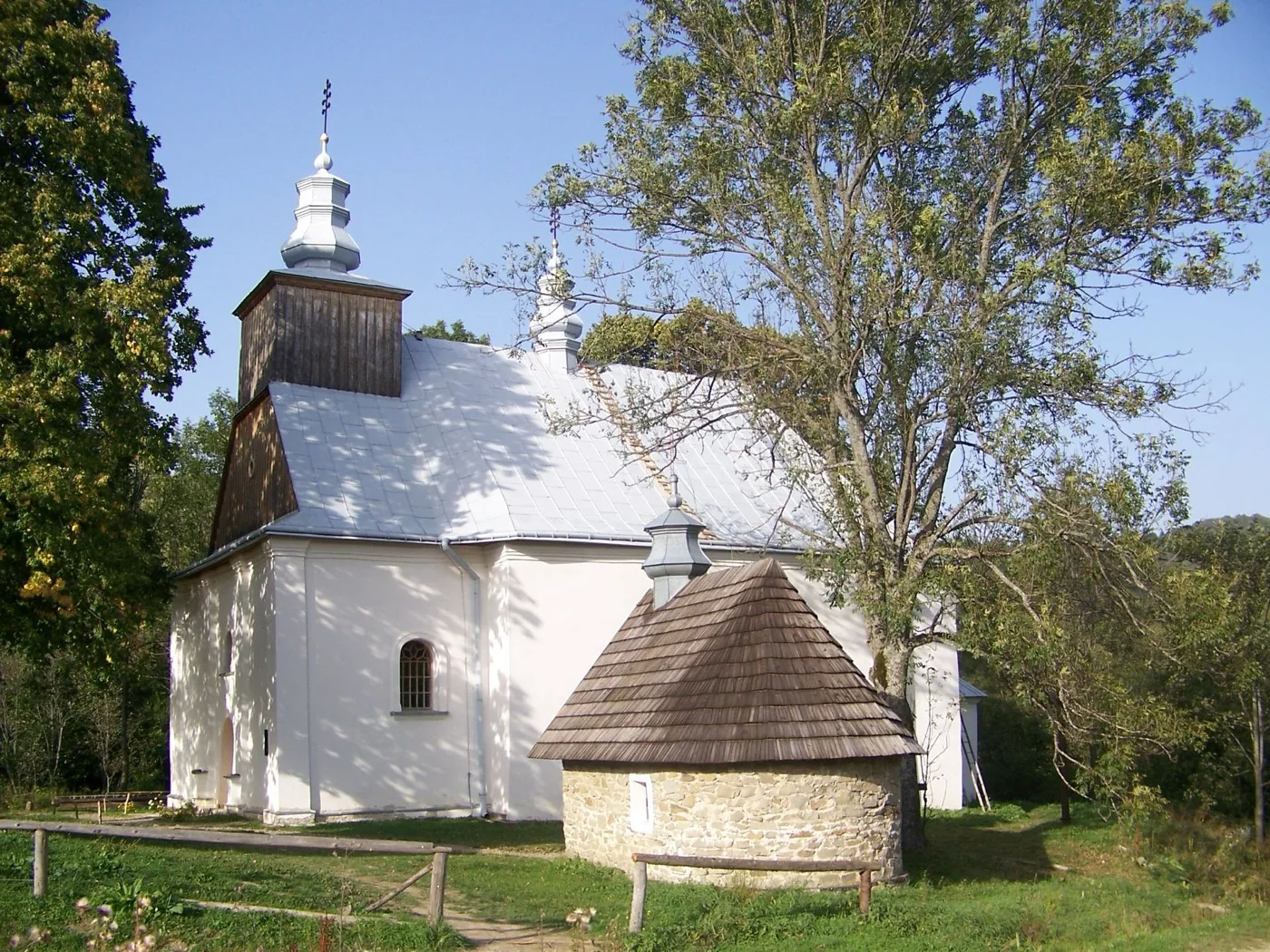 Cerkiew w Łopience — okolica Bukowca w Bieszczadach
